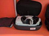 deux bagages posés sur une table
