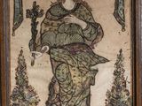 tableau représentant une femme tenant un oiseau dans la main, dans un cadre en bois