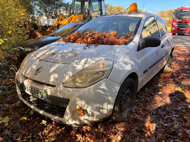 Véhicule utilitaire Renault Clio 3, immatriculé AV-551-BD, 1ère m...