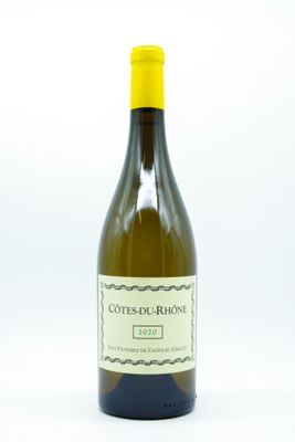 une bouteille de vin posée sur une table