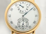 une image d'un gros plan d'une montre-bracelet avec des chiffres romains