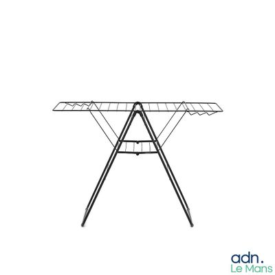 une image représentant une table à repasser noire sur fond blanc