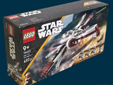 une boîte contenant des sets Lego Star Wars sur fond bleu