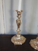 PAIRE DE FLAMBEAUX en bronze ciselé et redoré à décor de roc… (photo 3)