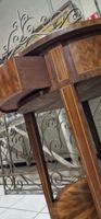 Petit guéridon rond en marqueterie de noyer (sauts de marque… (photo 3)