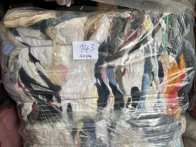 Balle de vêtements d'occasion –env.