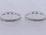 une paire de boucles d'oreilles en diamant