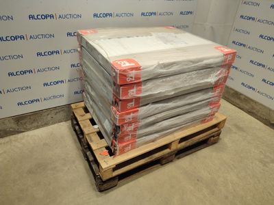 une palette sur laquelle est empilée une pile de cartons