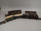 beaucoup de petits trains qui circulent sur les rails