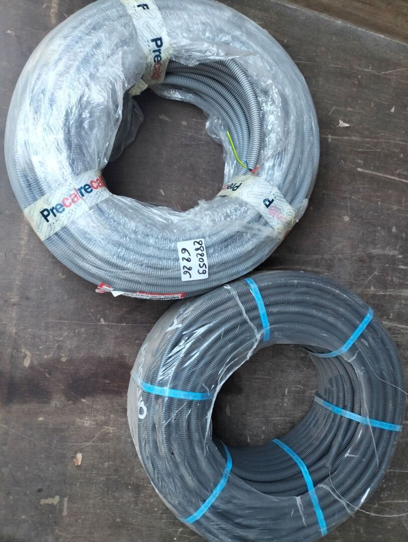 1 gaine prefillé 3G1,5mm de 100m et 1 gaine électrique nue