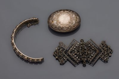 Élément de bracelet rigide en argent (800) serti de diamants…