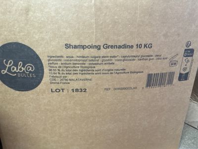 au dos d'une boîte de shampoing pour joints