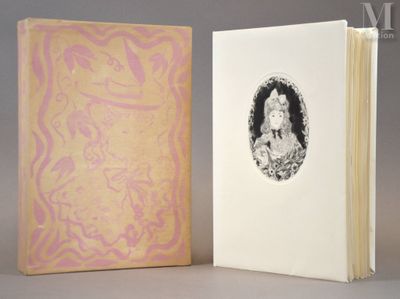 un vieux livre avec l'image d'une femme en robe et un livre avec l'image d'une femme en robe