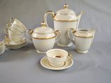 a lot of cups and saucers that are on the table