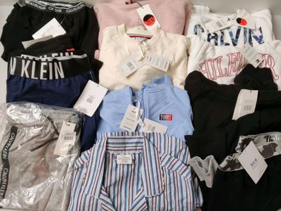 Lot de 12 vêtements de diverses tailles et marques dont : TOMMY HILFIG - Photo 1