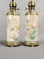 Paire de lampes à pétrole en faïence à décor de hérons volan… (photo 5)