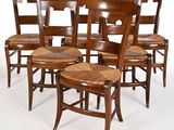 six chaises en bois avec une assise en osier et un dossier en rotin