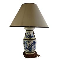 Lampe en céramique dans le goût de la Chine ancienne.