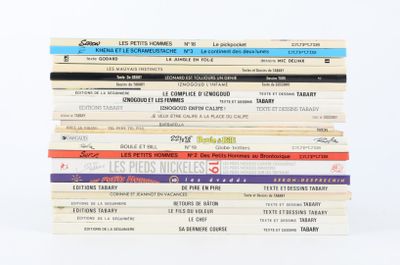 plusieurs livres empilés sur une table