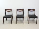 three black leather chairs sitting next to each other in a room