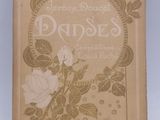 un vieux livre sur lequel figure l'image d'une rose et de feuilles