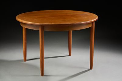 une image représentant une table ronde en bois, avec deux pieds et un plateau en bois