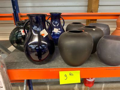 Lot de 9 vases