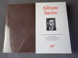 un vieux livre avec la photo d'un homme en costume-cravate