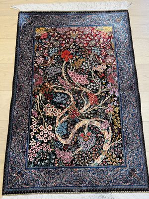 Tapis Iran dessins l’arbre de viefond noire 120 x 0/80