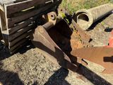 une grosse machine posée à même le sol