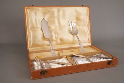 two forks and spoons in a wooden case