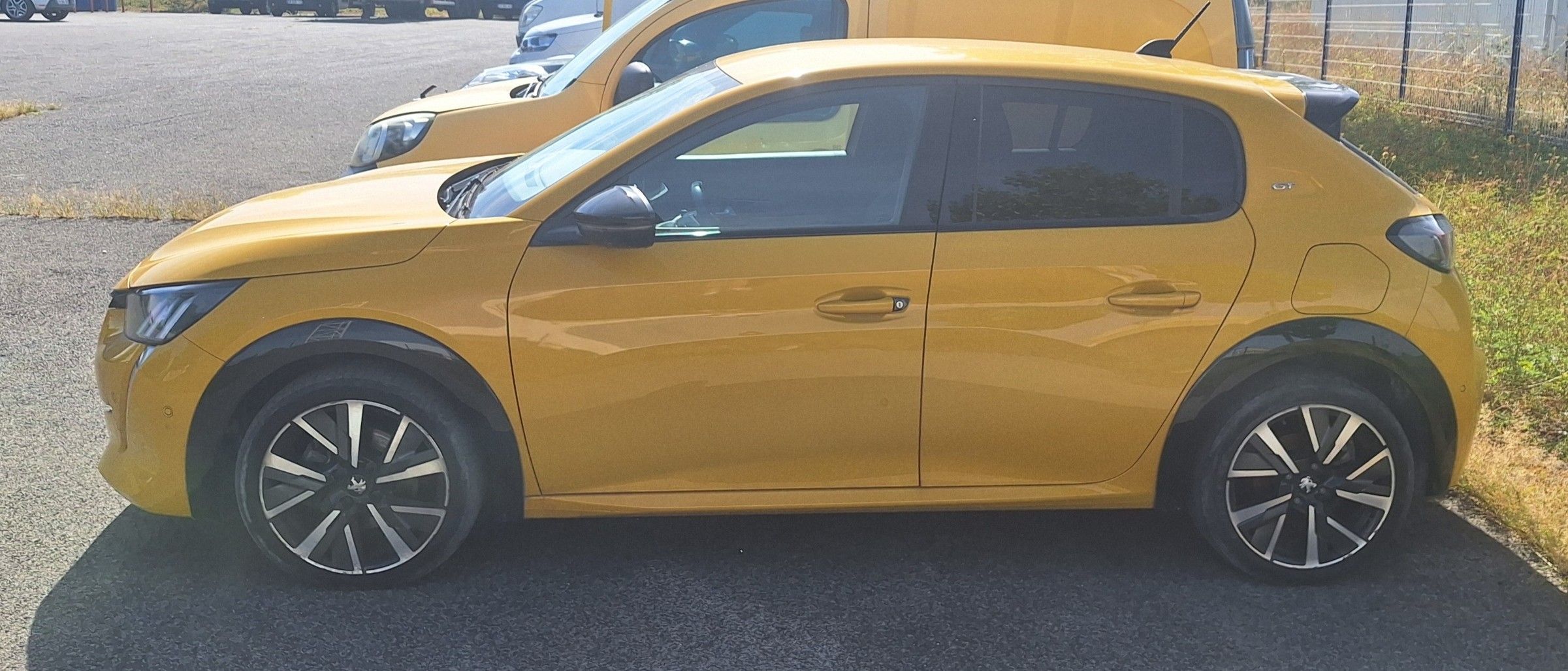 PEUGEOT 208, 1ère mise en circulation 18/02/2022, ES, 5CV, 4…
