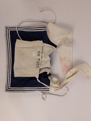 un sac à cordon et un sac muni d'un cordon