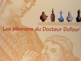 une photo d'un livre sur laquelle figure une femme tenant un bébé dans ses bras