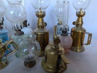 Ensemble de 20 lampes à huile verre et laiton (éclats, en l'… (photo 3)