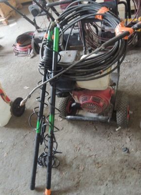 une image représentant un vélo auquel sont fixés tout un tas de fils