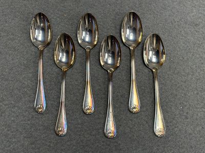Six cuillères à moka modèle coquille