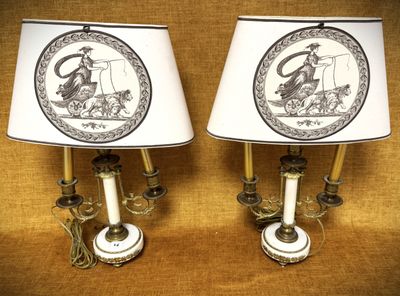 deux lampes sur lesquelles figurent les portraits d'un homme et d'une femme