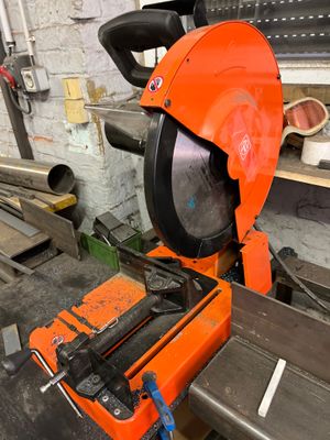 a saw that is sitting on a table in a workshop