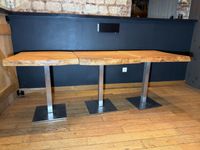 Lot de trois tables de salle à manger à épais plateaux en ch… (photo 2)