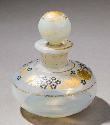 Flacon boule et son bouchon en opaline de cristal savonneuse… - Photo 1