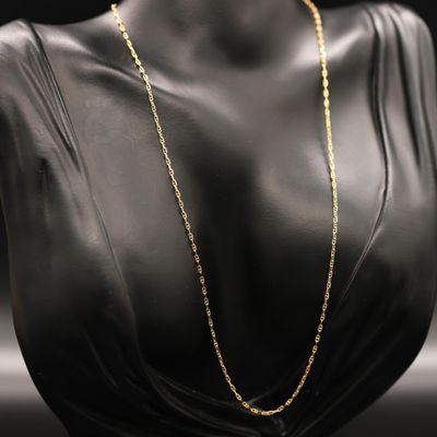 a gold chain necklace on a mannequin mannequin mannequin mannequin mannequin mannequin mannequin mannequin manne