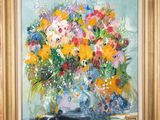 une peinture à l'huile représentant un vase de fleurs sur une table