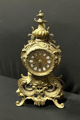 CARTEL à poser en bronze et métal doré de style Louis XV à d… - Photo 1