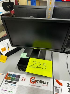 un bureau sur lequel se trouvent un écran d'ordinateur et d'autres fournitures de bureau