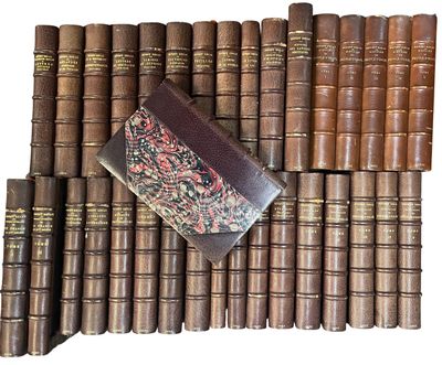 de nombreux vieux livres empilés les uns sur les autres