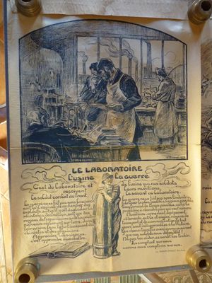 une plaque sur laquelle figure la photo d'un homme et d'une femme