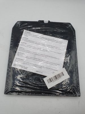 un bout de papier posé sur un sac en plastique muni d'une étiquette de prix