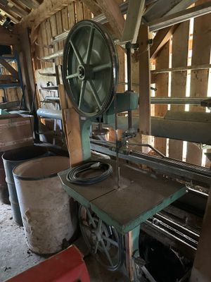 une machine placée au milieu d'une pièce