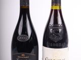 deux bouteilles de vin posées l'une à côté de l'autre sur une table